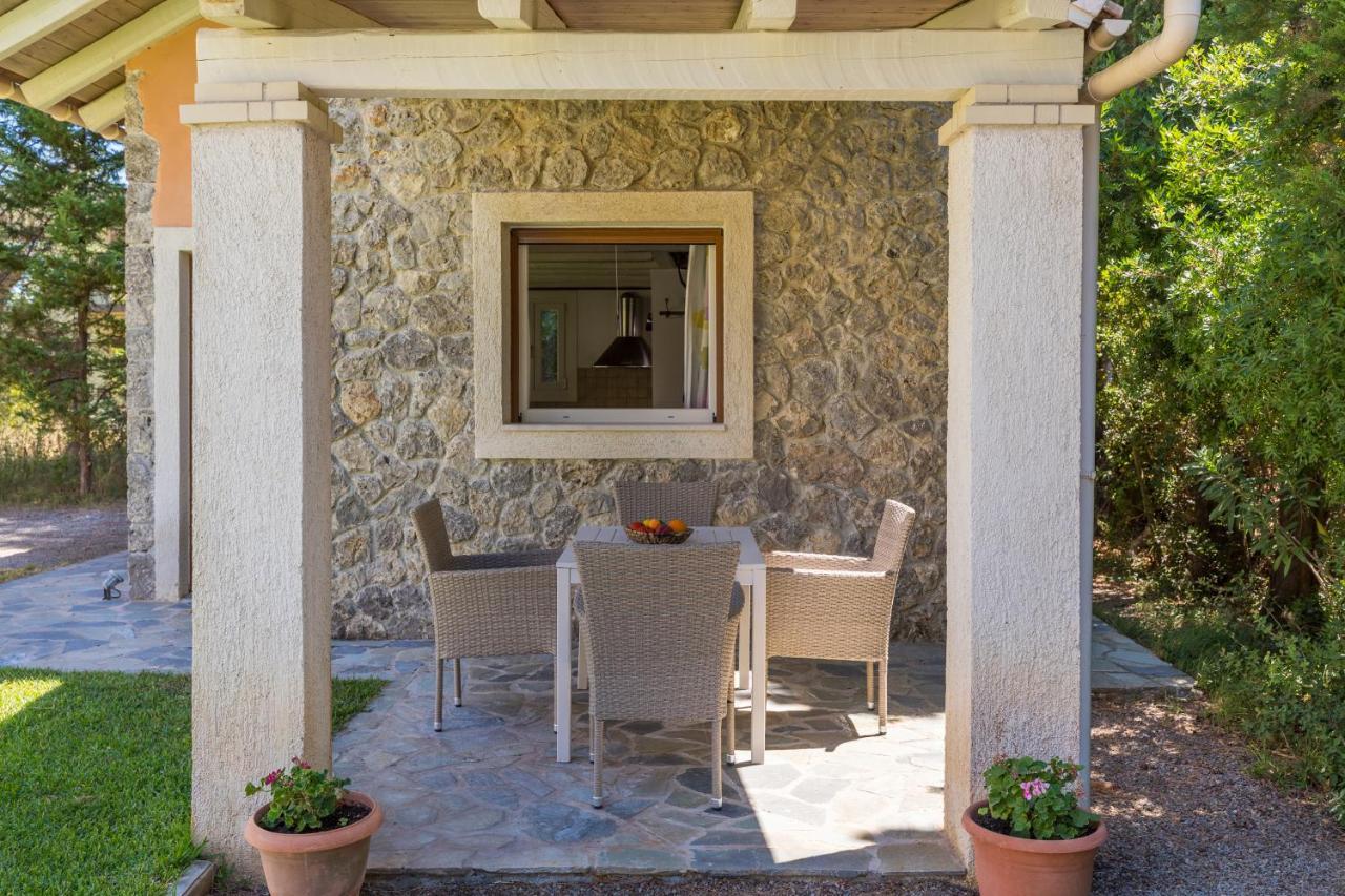 Dafnila Petrinos Cottage מראה חיצוני תמונה